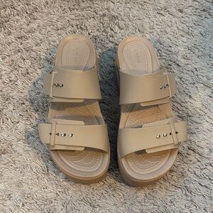 Women’s platform CROCS sandals